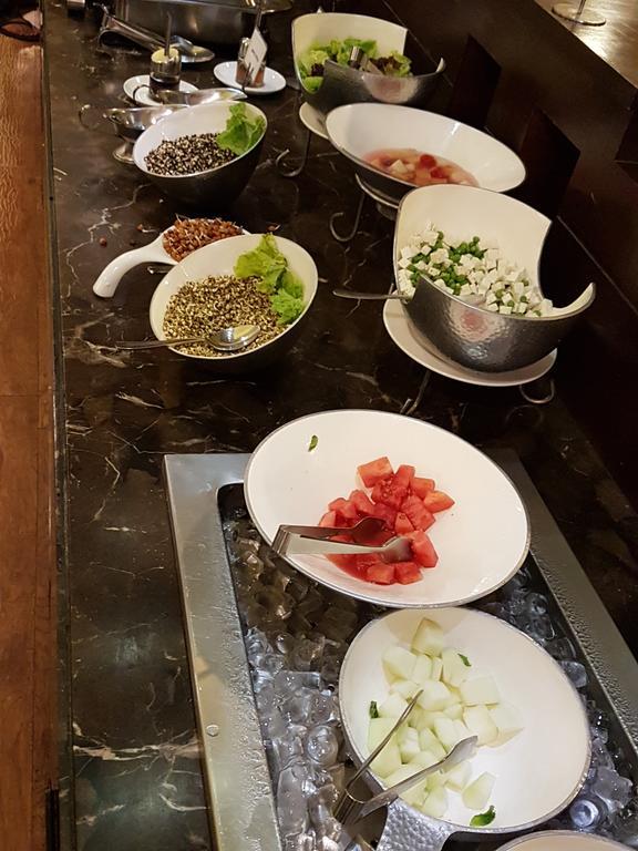 فندق كانتري إن آند سويتس باي راديسون جرورجرام سيكتور 12 غورغاون المظهر الخارجي الصورة